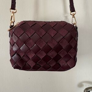 Super soft! Beautiful Burgundy Woven Leather Crossbody Bag (8x6 inches)